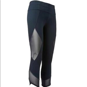 Athleta aura sonar Capri in black Malla cut sheer athleisure low rise Size XS